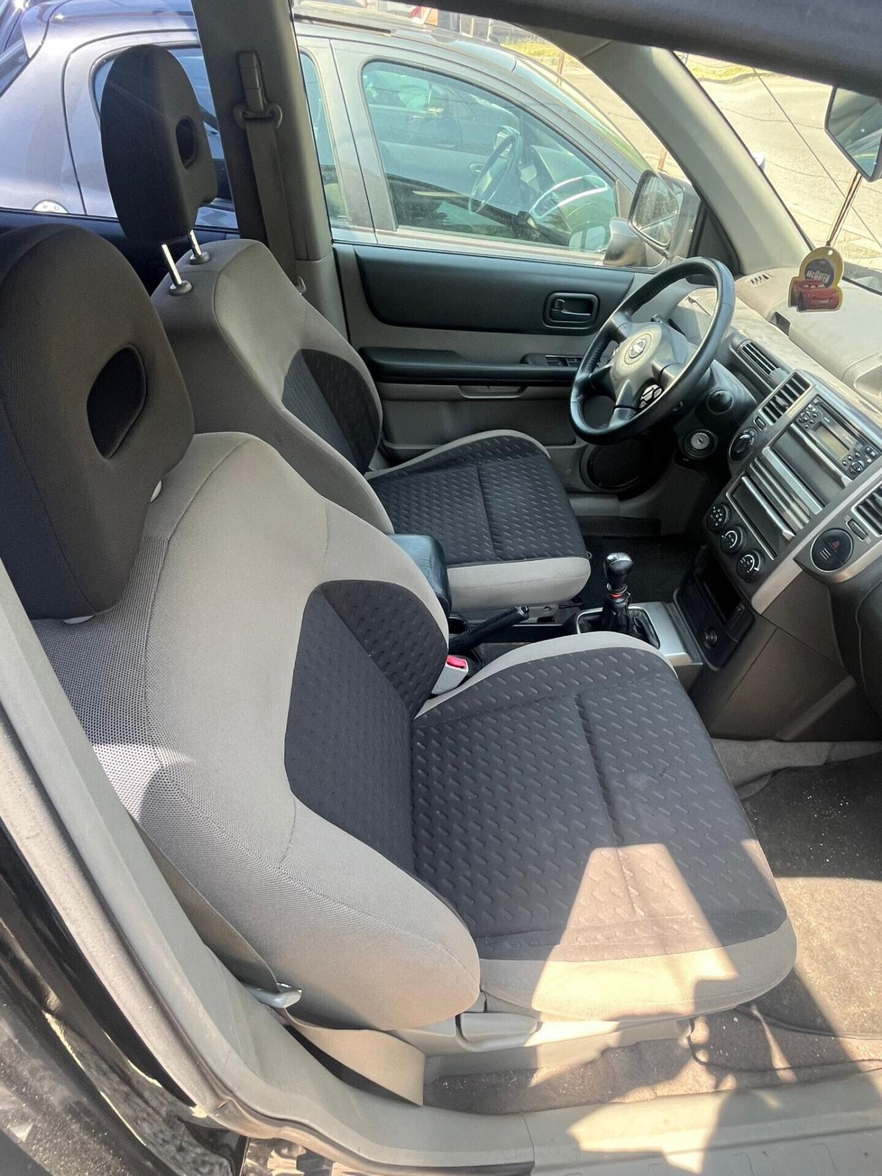 Nissan X-Trail 2.2 dCi Elegance Columbia