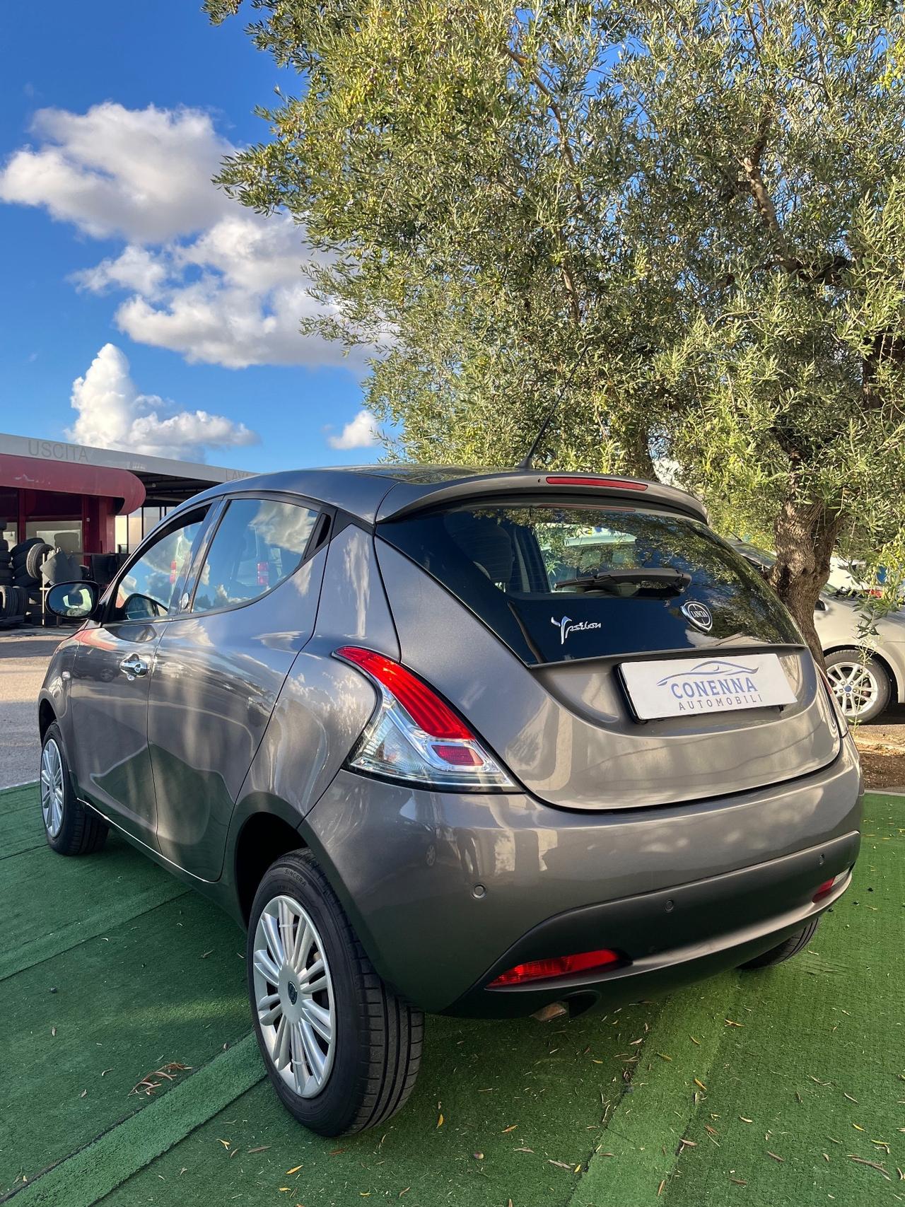 Lancia Ypsilon 0.9 TwinAir Metano Ecochic Silver