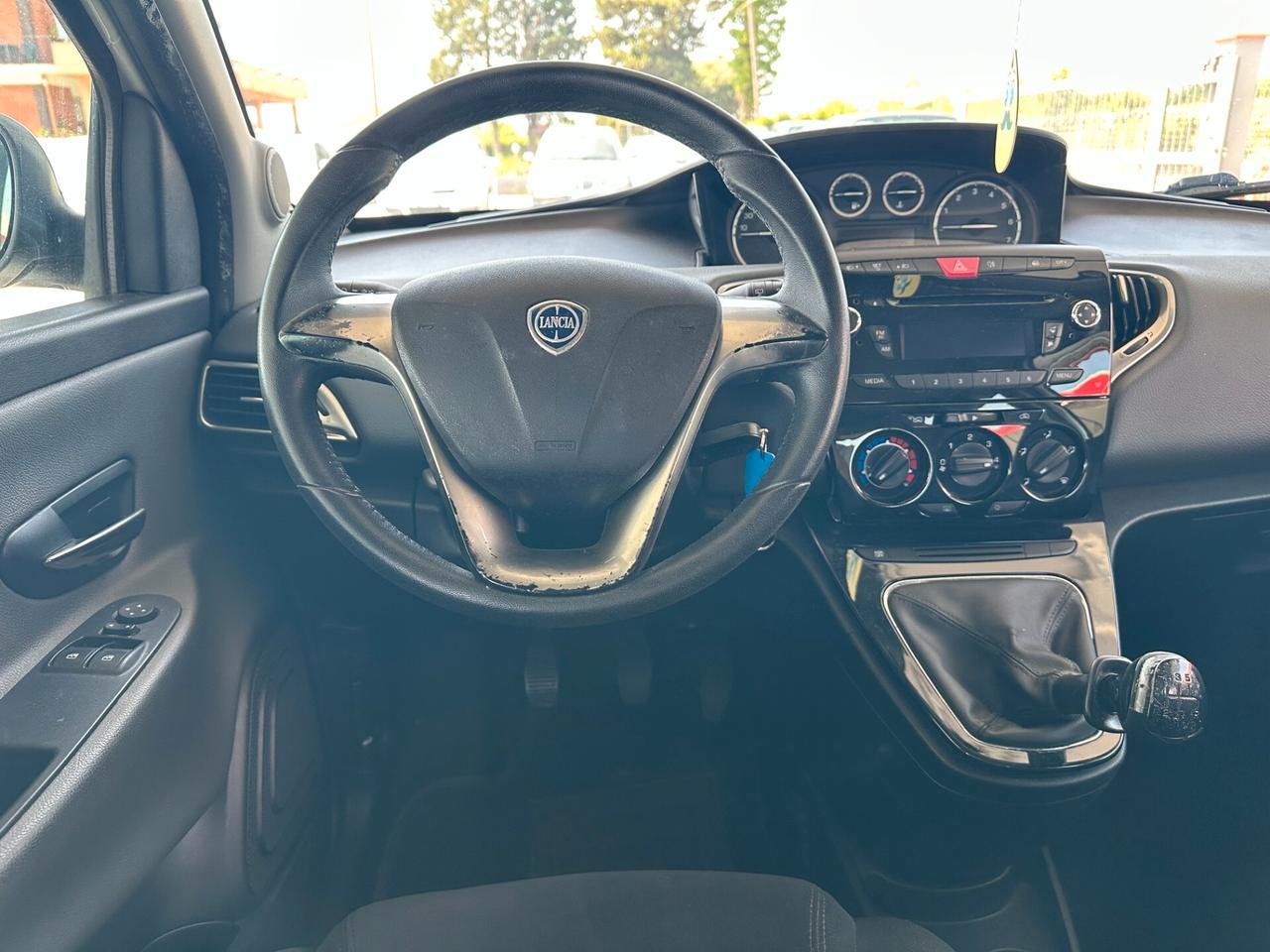 Lancia Ypsilon 1.2*8V*GOLD*PDC*MP3*CITY*NEOPATENTATI*