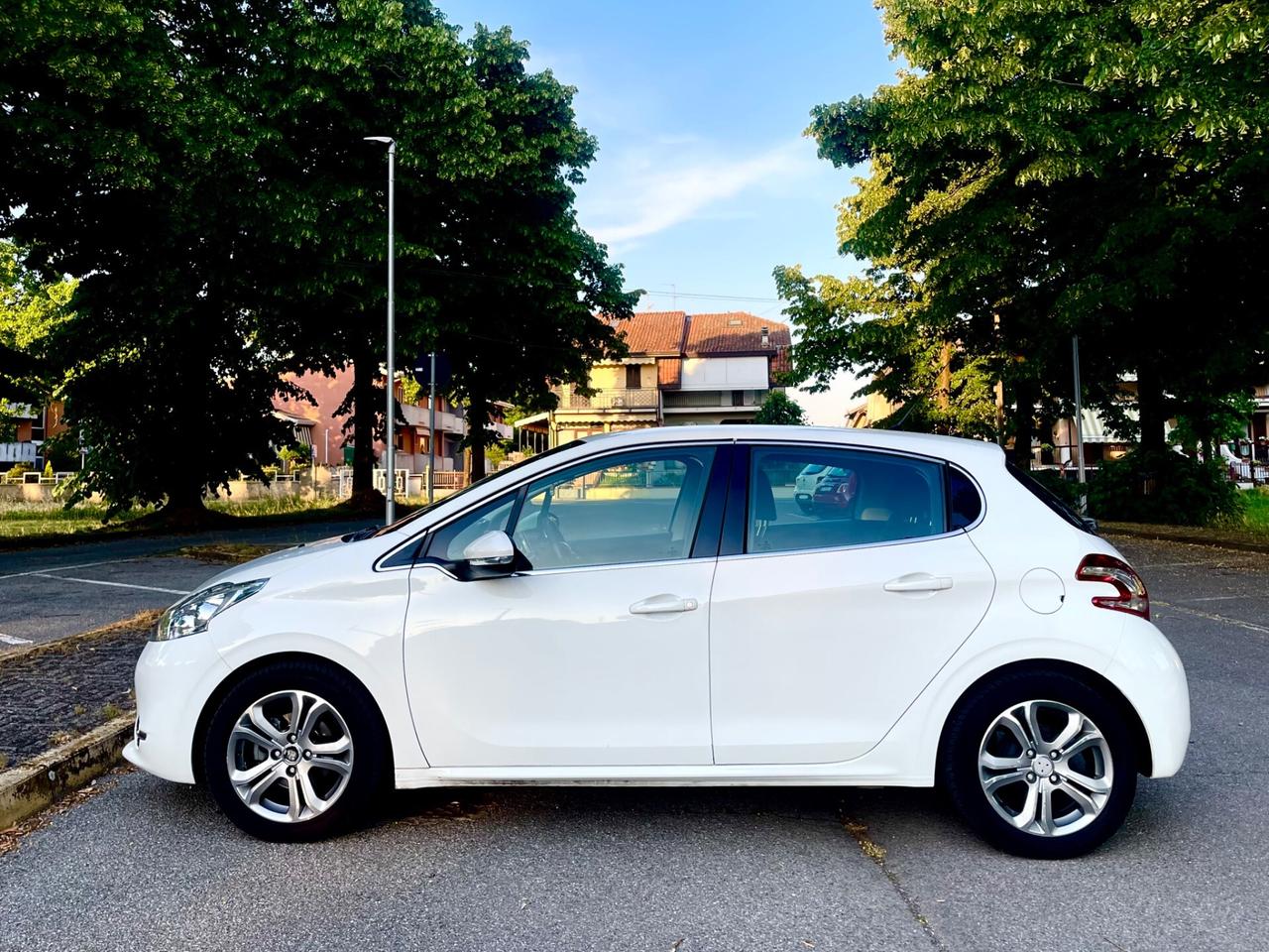 Peugeot 208 1.2 benzina