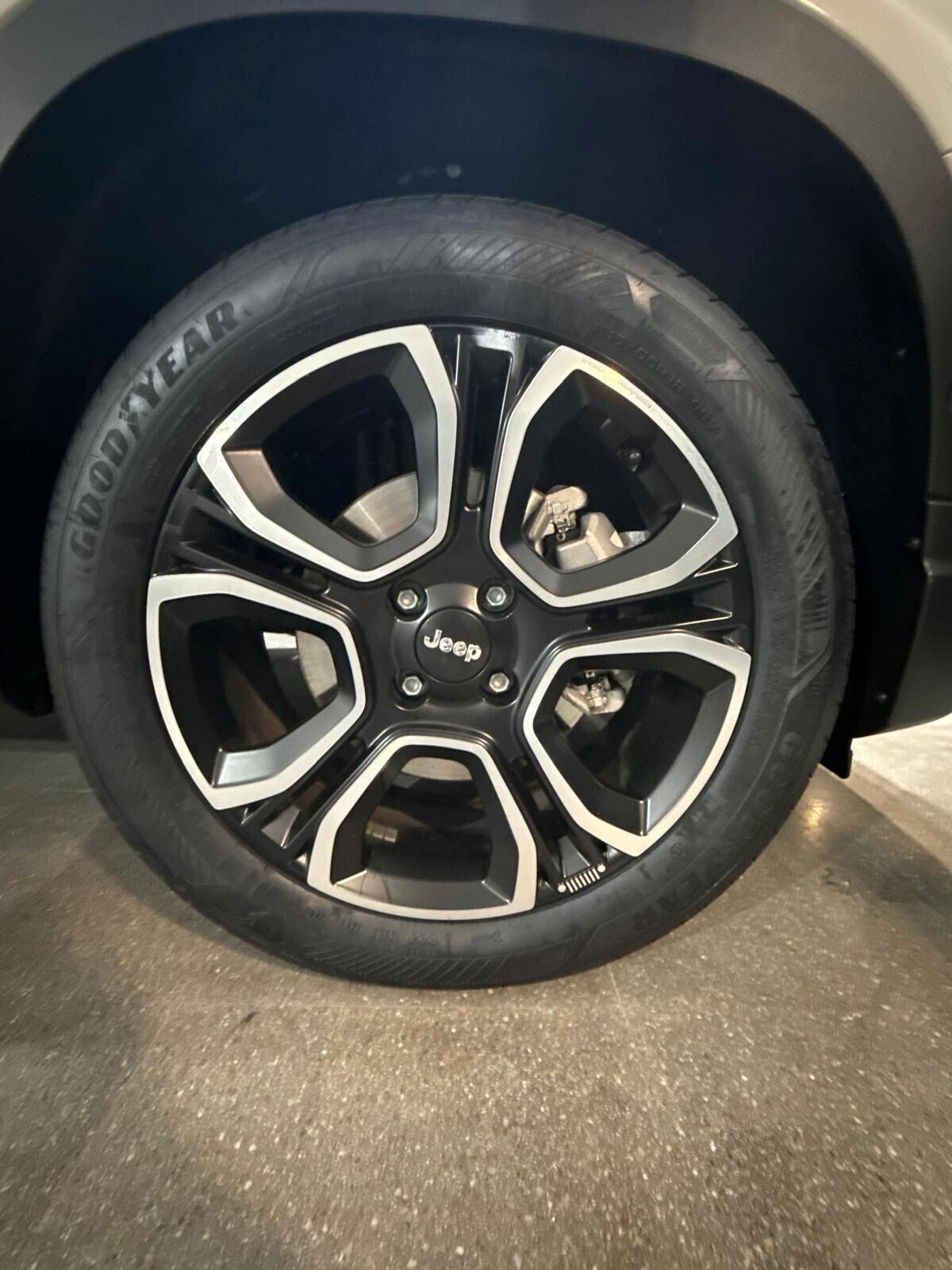 Jeep Avenger 1.2 Turbo 100 CV MHEV Summit