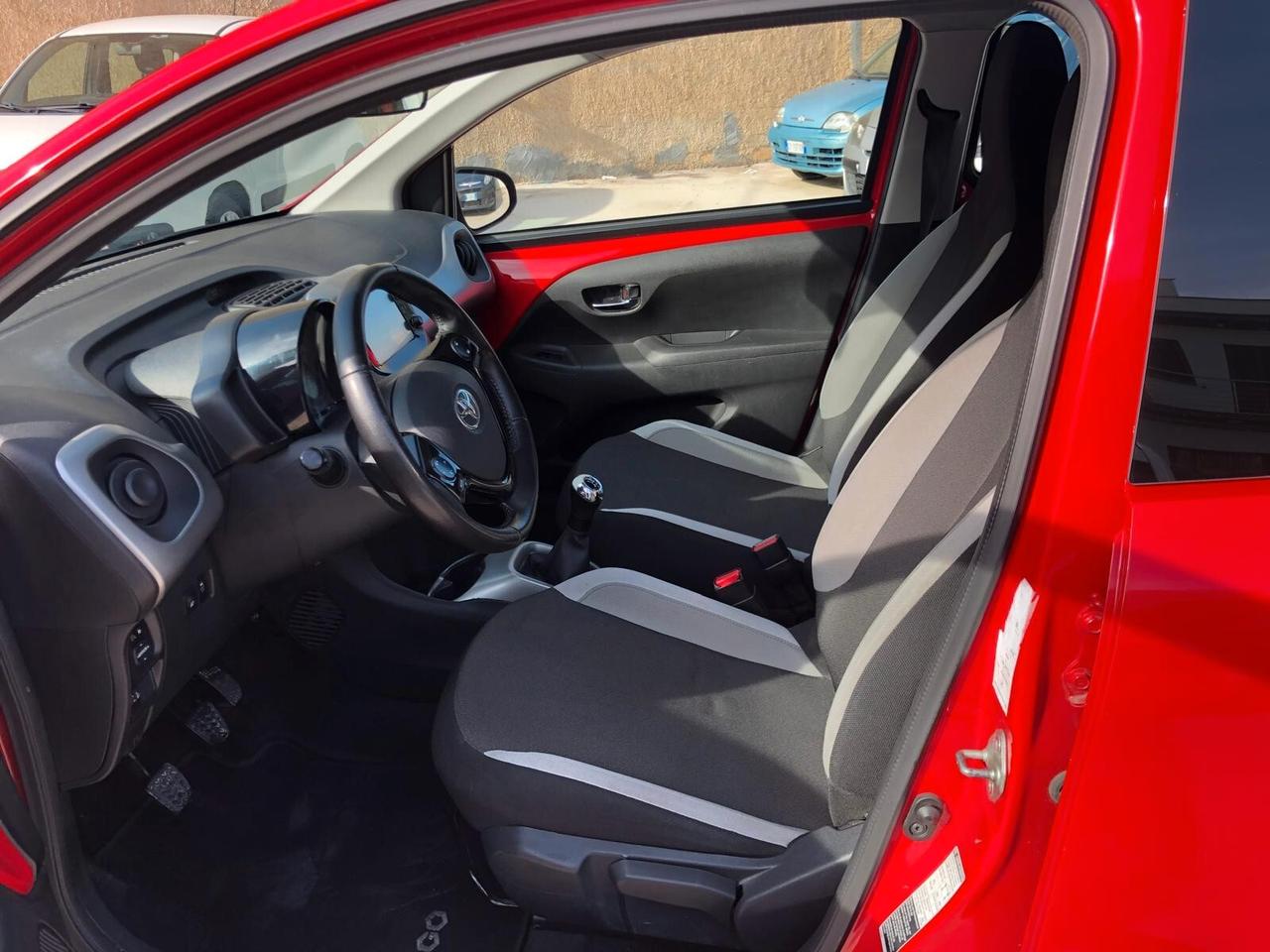 TOYOTA AYGO 1.0 X-PLAY - 2016
