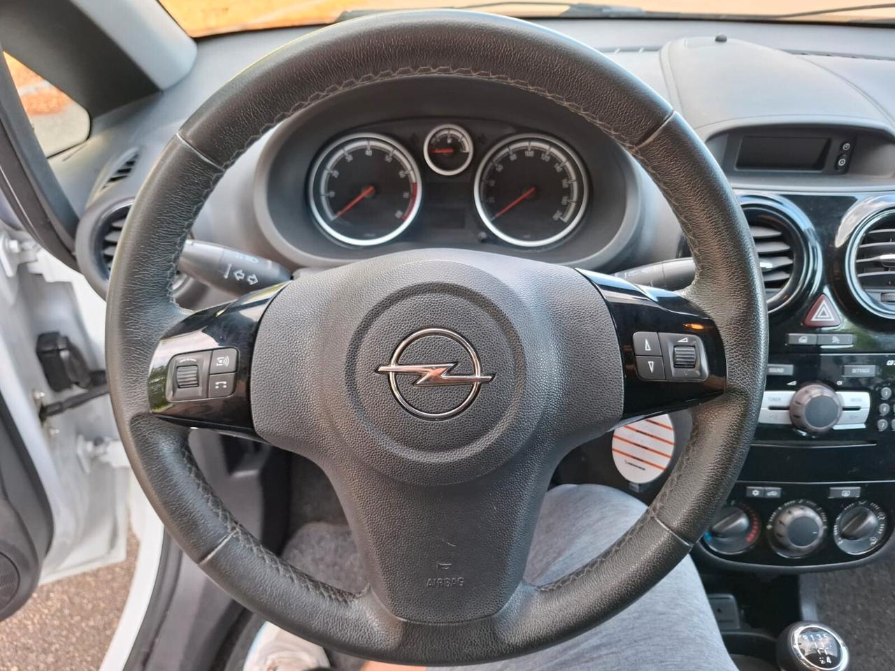 Opel Corsa 1.2 5 porte 2013 SOLAMENTE 99.000 KM