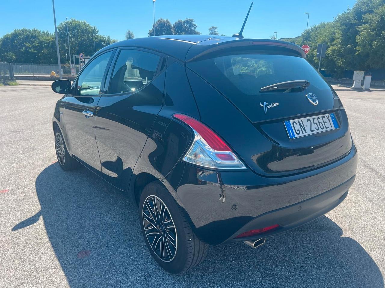 Lancia Ypsilon 1.0 FireFly 5 porte S&S Hybrid 2023