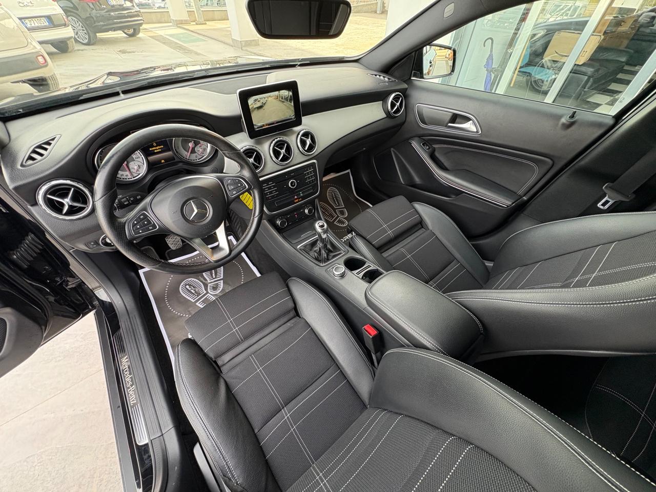 Mercedes-benz GLA 180 d Sport LED INTERNO CERCHI AMG
