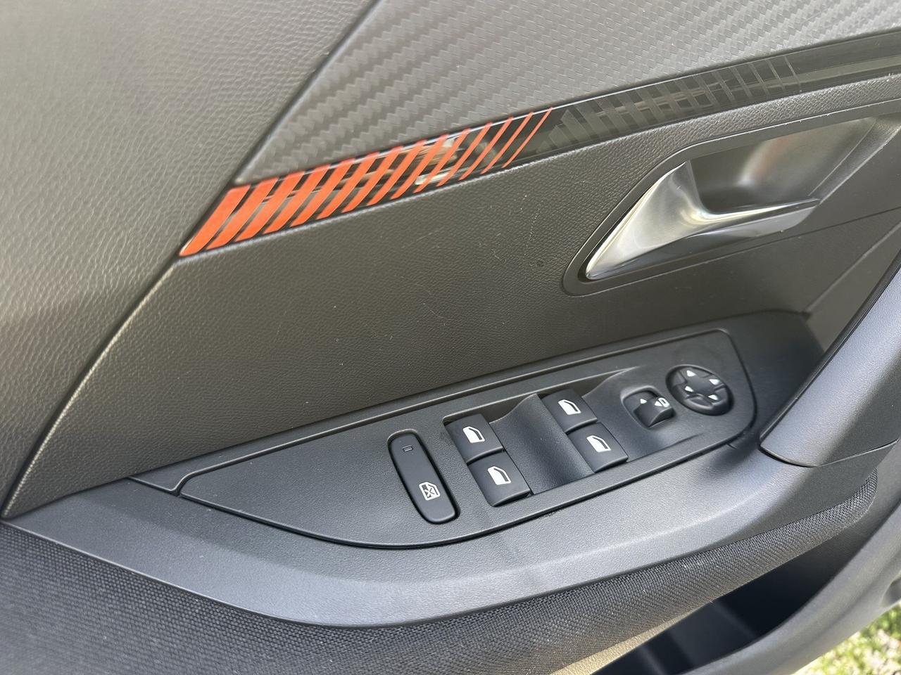 Peugeot 2008 BlueHDi 100 Active Pack Retrocamera