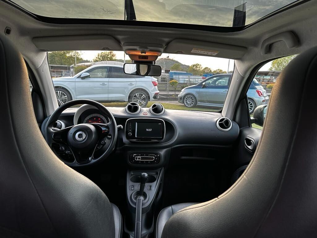 Smart ForTwo 70 1.0 Passion/NAVIGATORE/SED SPORT &amp; RISCALDABILI/TETTO/PELLE/AUTOMATIK