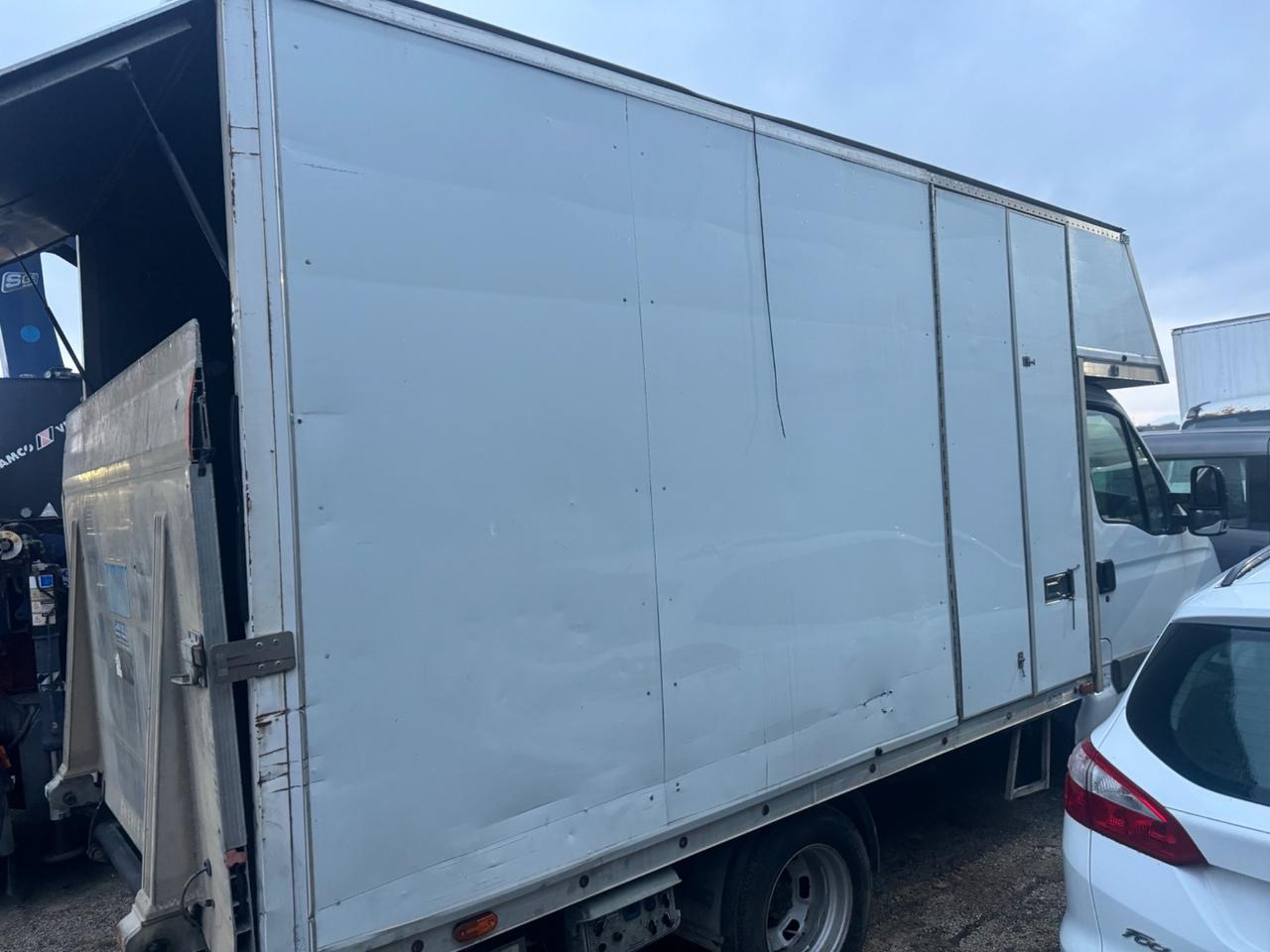 Iveco Daily Iveco daily furgone pedana clima