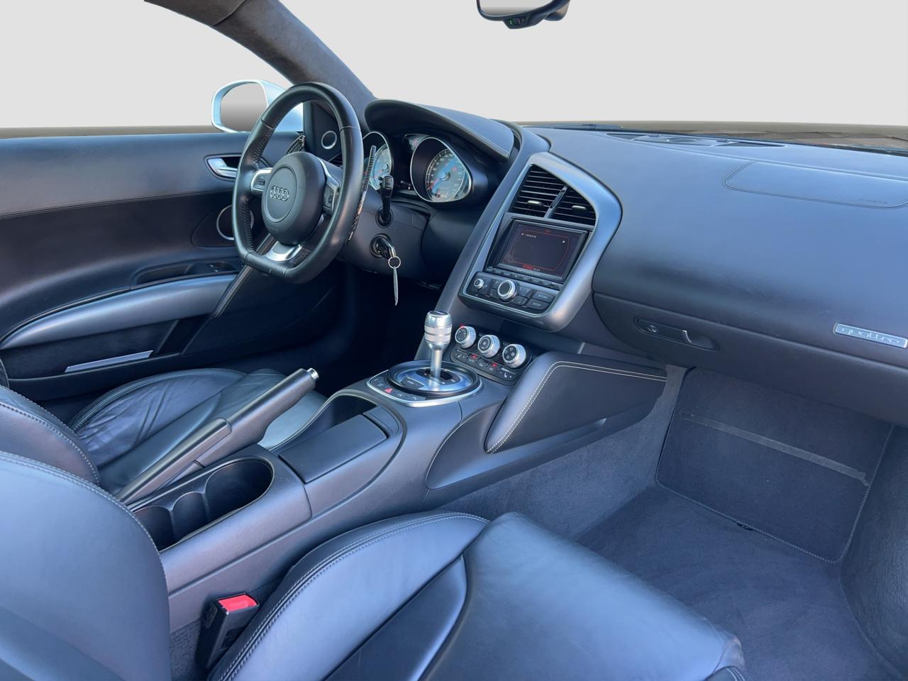 AUDI R8 4.2 V8 FSI quattro R tronic