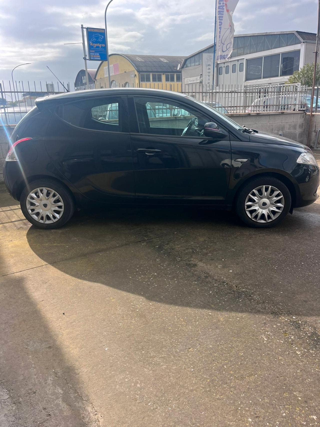Lancia Ypsilon 1.2 69 CV 5 porte Elefantino