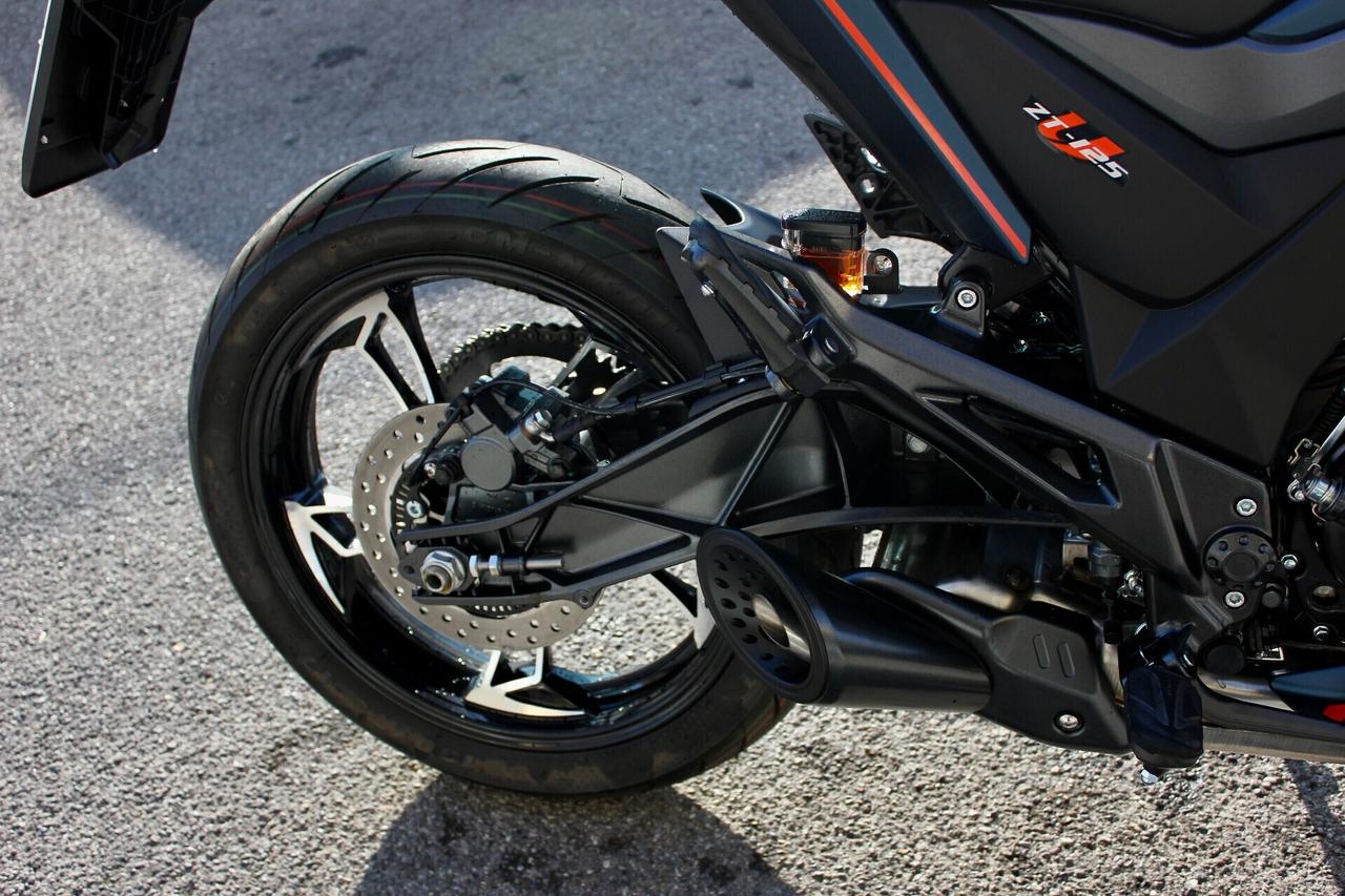 Zontes ZT 125 U SOLO 300KM FARI FULL LED DISPLAY TFT