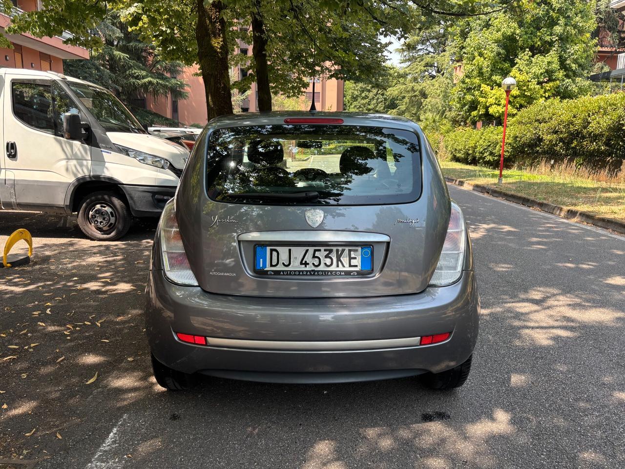 Lancia Ypsilon 1.3 MJT 75 CV Platino