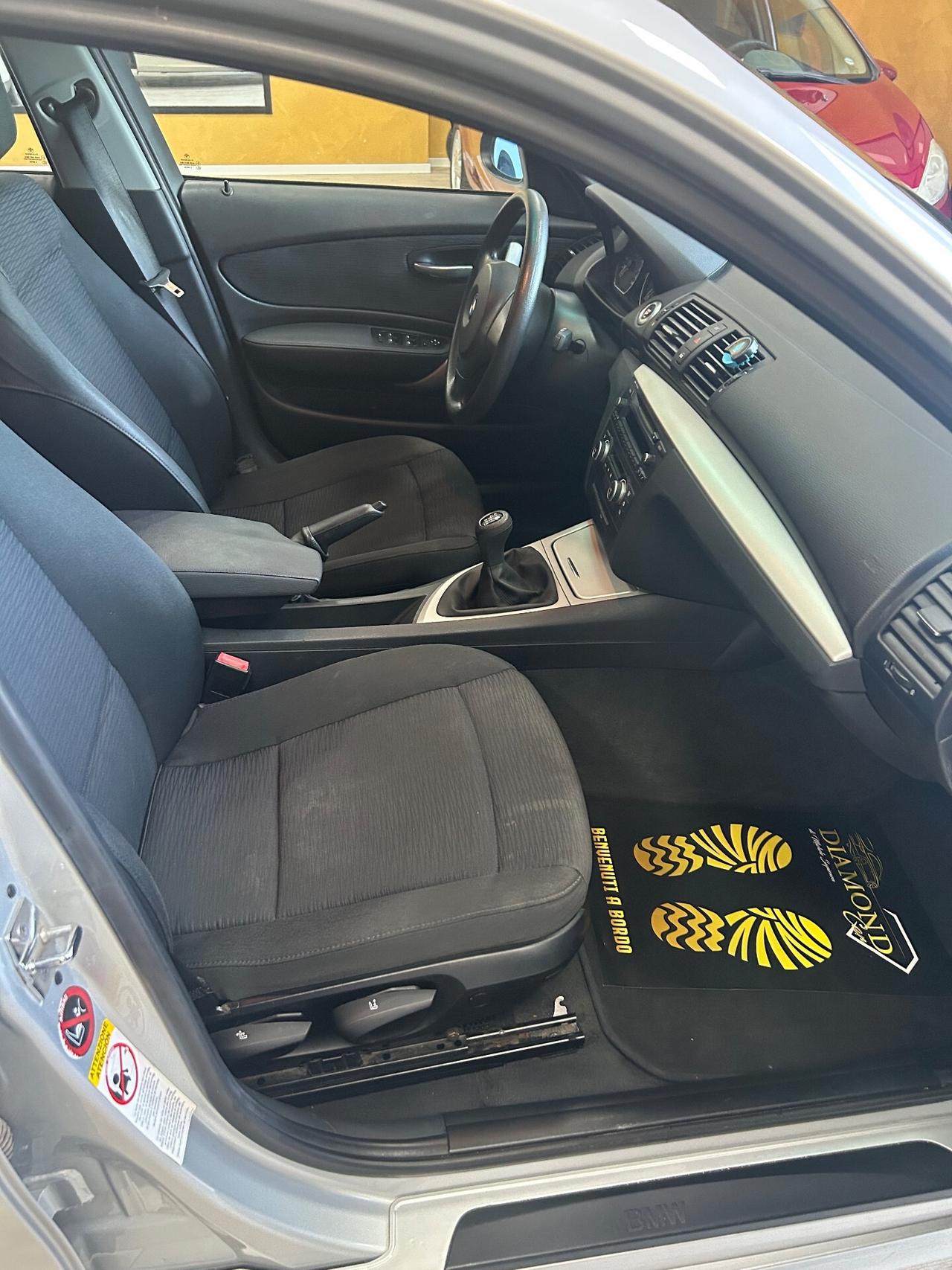 BMW 118d 143 cv “RESTYLING/LED/SENSORI PARK”-2009