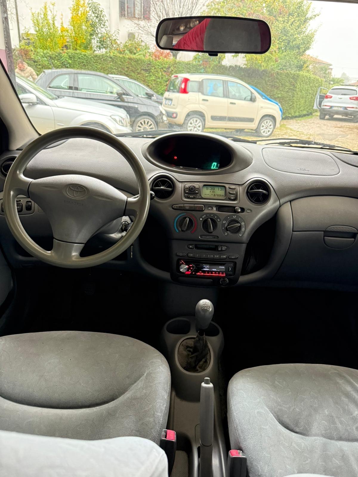 Toyota Yaris 1.0i 16V cat 5 porte