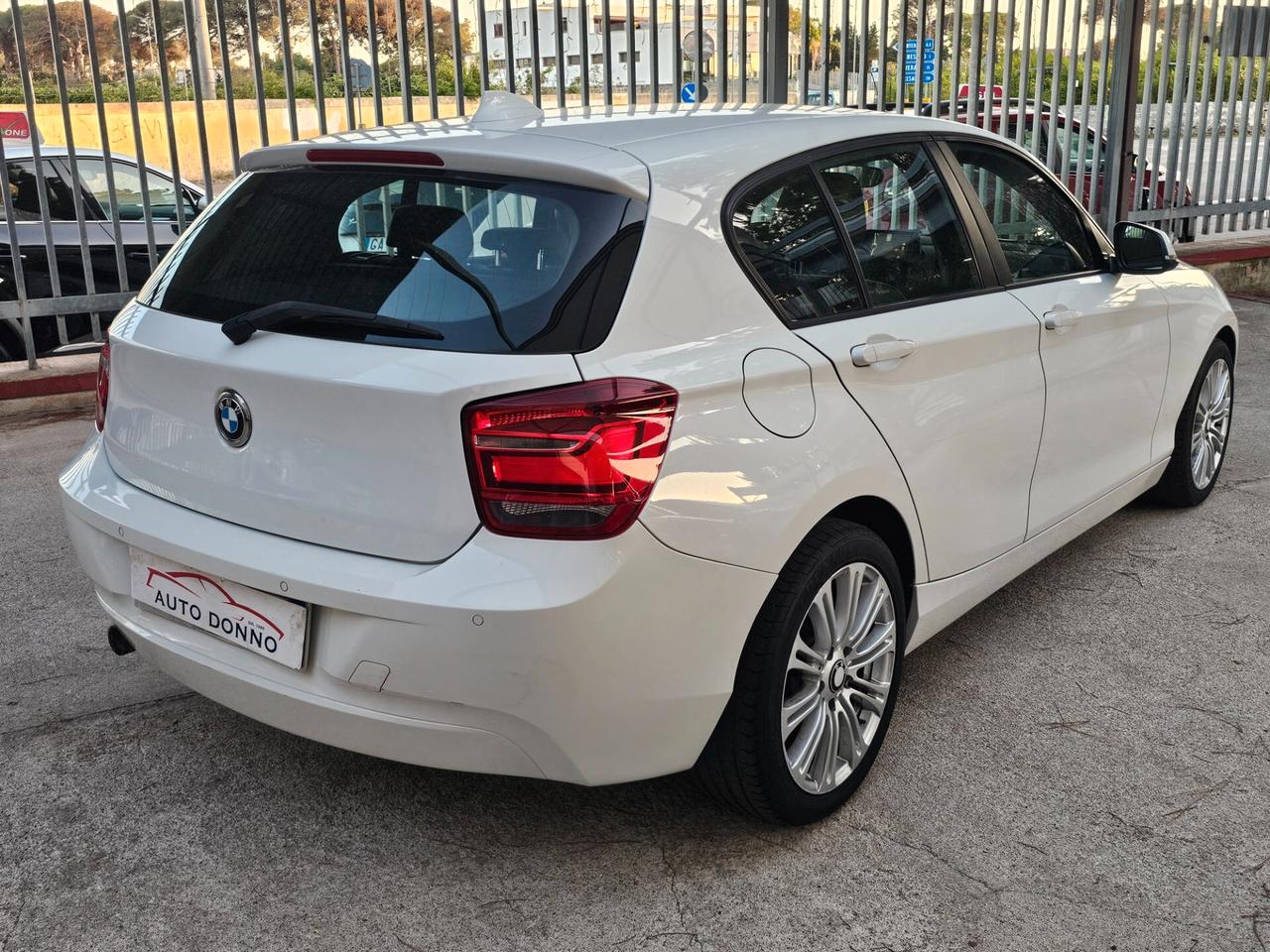 Bmw 116d 5p. Unique