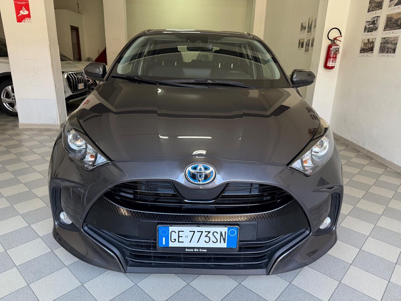 Toyota Yaris 1.5 Hybrid 5 porte Business .