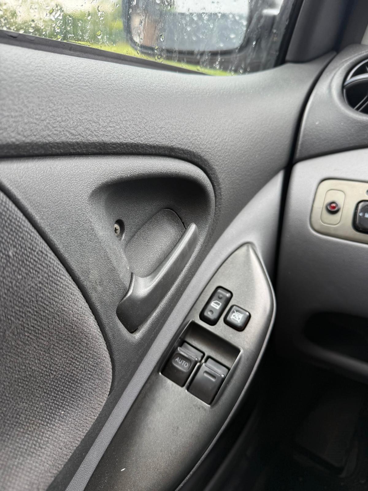 Toyota Yaris 1.0i 16V cat 5 porte Sol '03