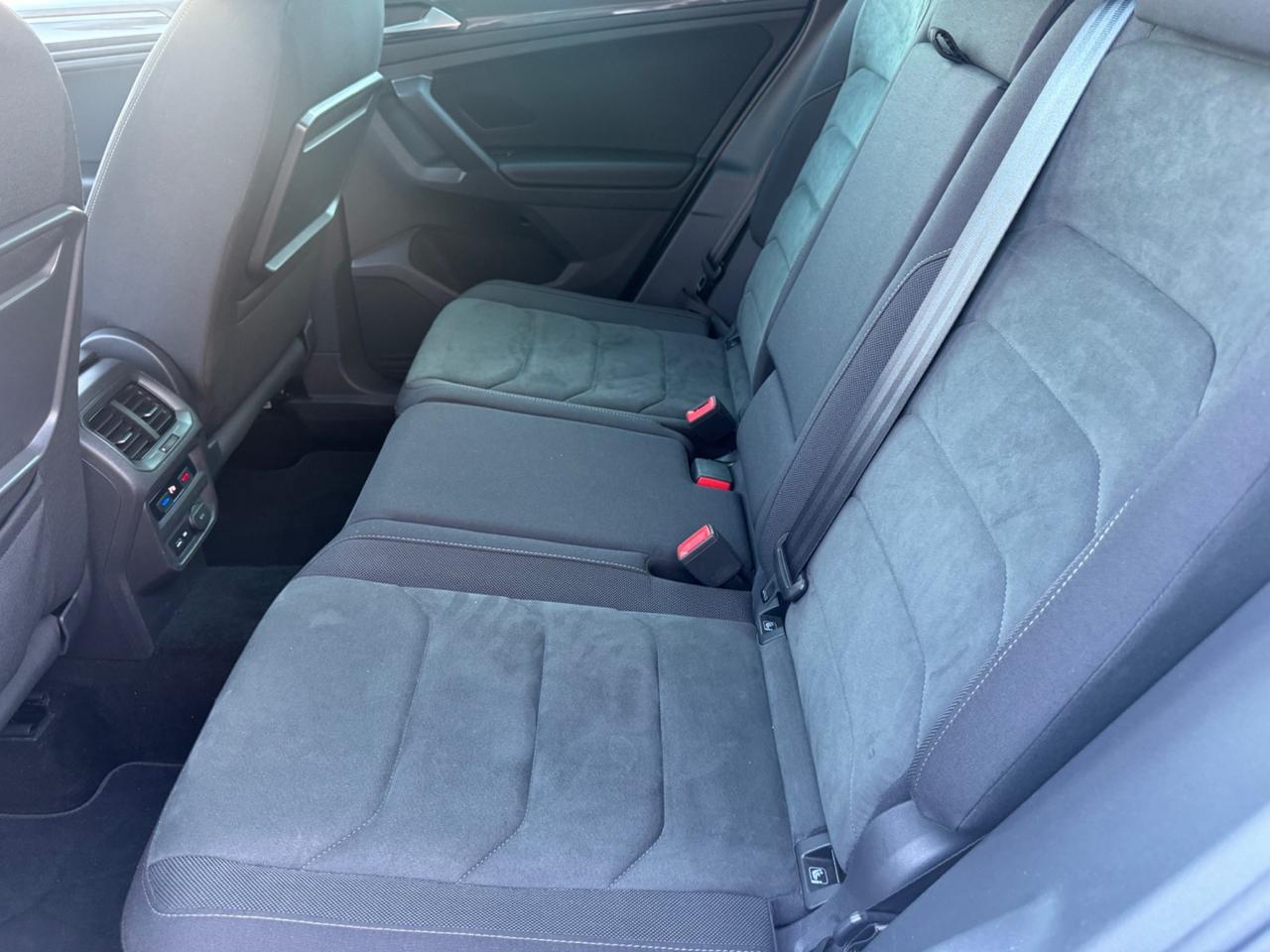 Volkswagen Tiguan 2.0 TDI SCR DSG 4MOTION Business BMT