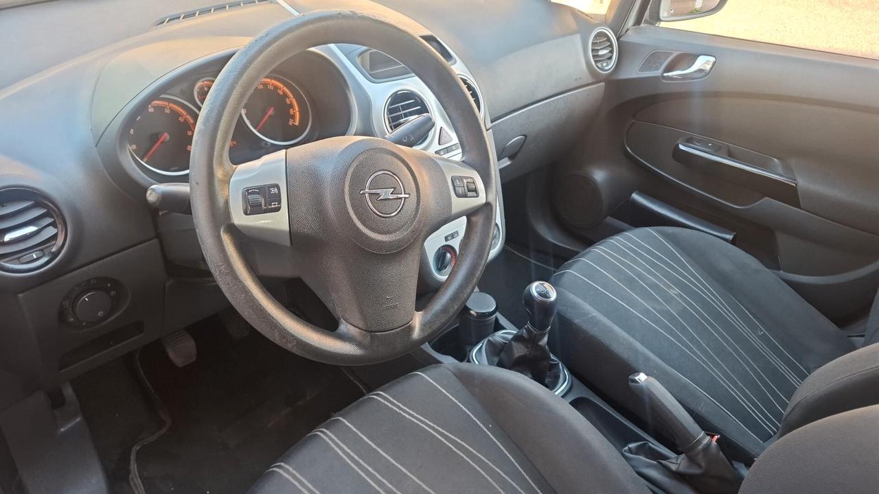 Opel Corsa 1.2 5 porte Cosmo
