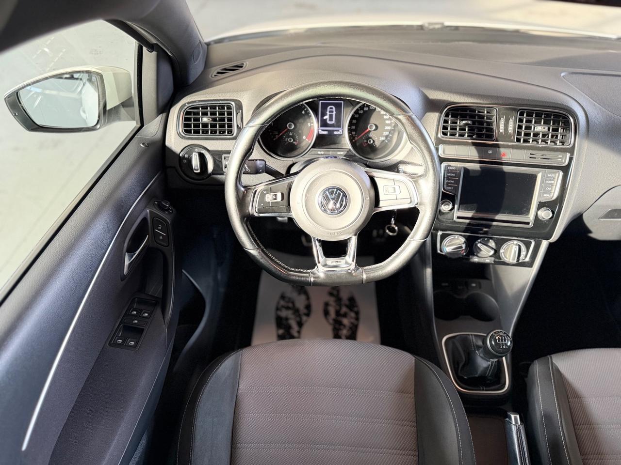 Volkswagen Polo 1.4 TDI 5p. R-LINE NEOPATENTATI