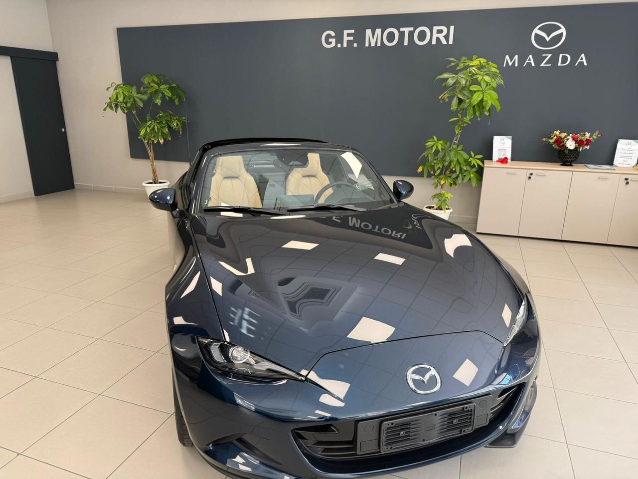 Mazda MX-5 1.5L Skyactiv-G RF Kazari
