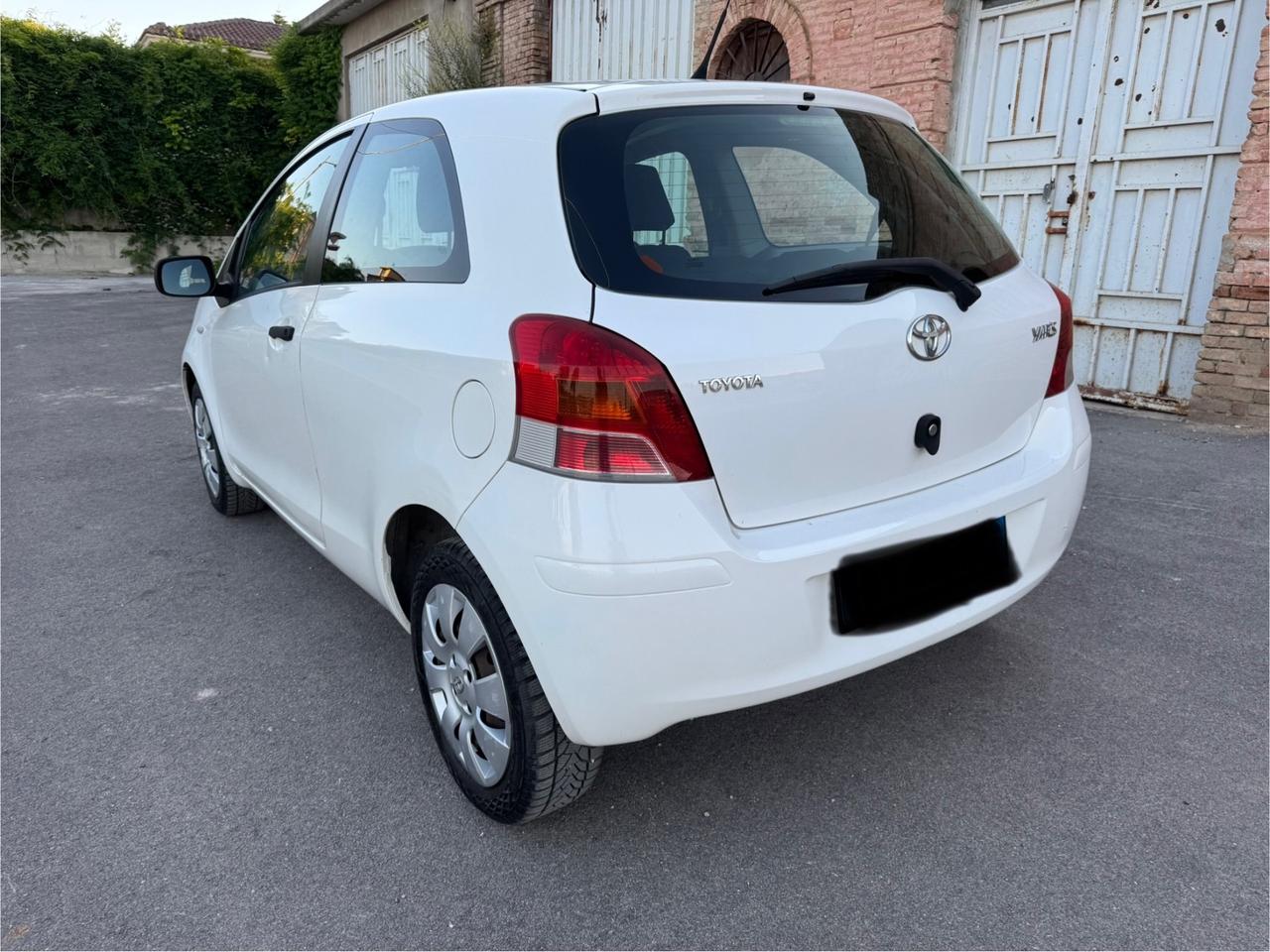 Toyota Yaris 1.0 5 porte