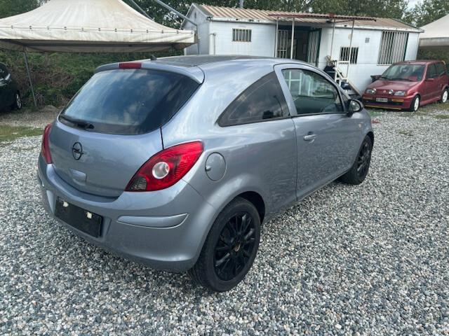 Opel Corsa 1.2 3 porte Cosmo