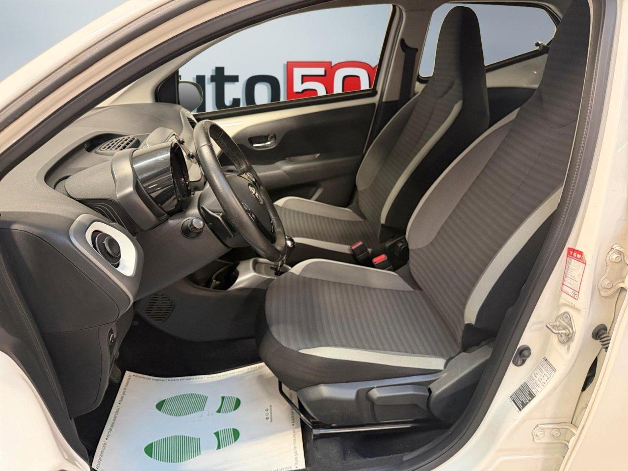 Toyota Aygo 5 Porte Aygo 5p 1.0 x-business m-mt 72cv