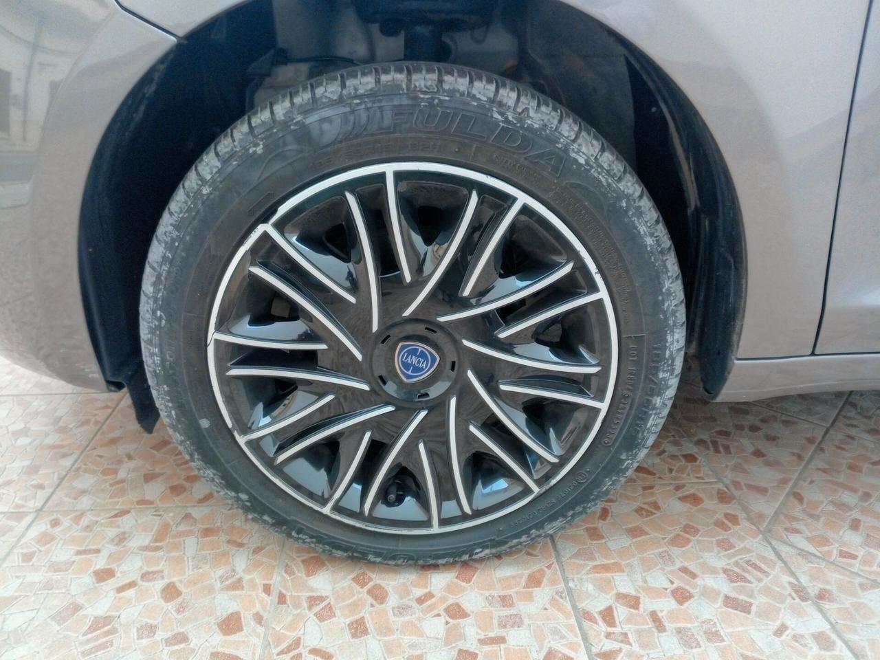 Lancia Ypsilon 1.0 FireFly 5 porte S&S Hybrid Gold