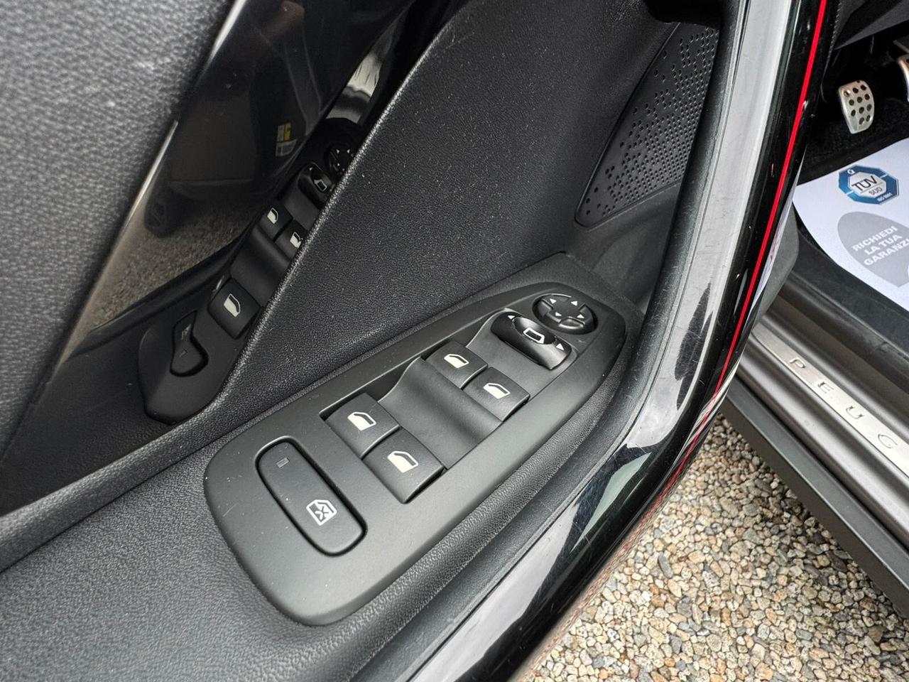 Peugeot 2008 BlueHDi 120 S&S Black Matt