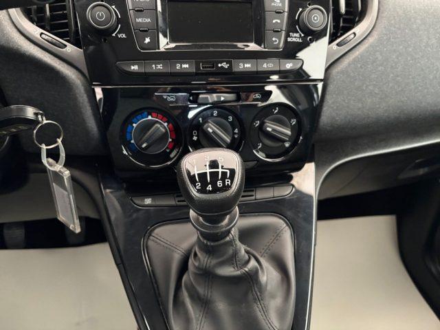 LANCIA Ypsilon 1.0 FireFly 5 porte S&S Hybrid Ecochic Silver