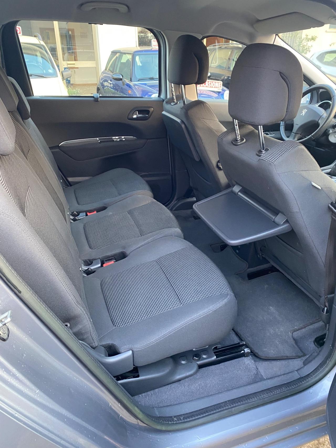 Peugeot 5008 1.6 HDi 115CV Allure