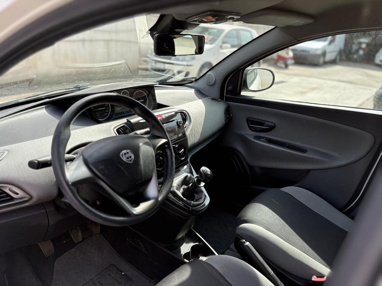 Lancia Ypsilon 1.2 benzina 69 CV 5 porte