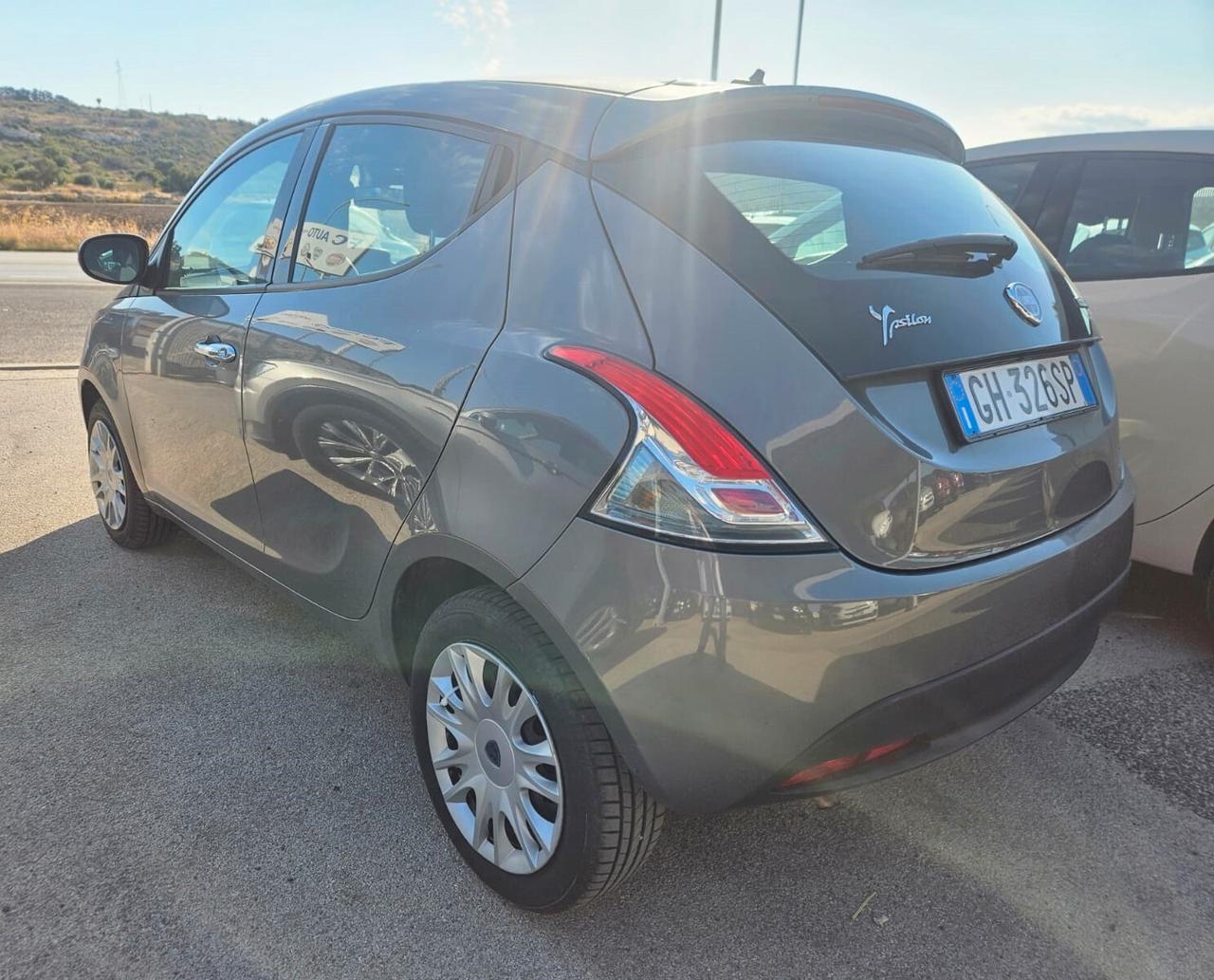 Lancia Ypsilon 1.0 FireFly 5 porte S&S Hybrid Ecochic A. Ferretti