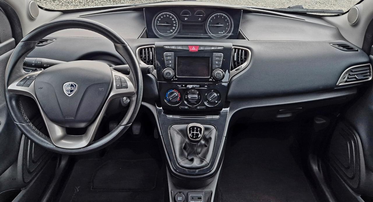 Lancia Ypsilon 1.2 69 CV 5 porte neopatentati