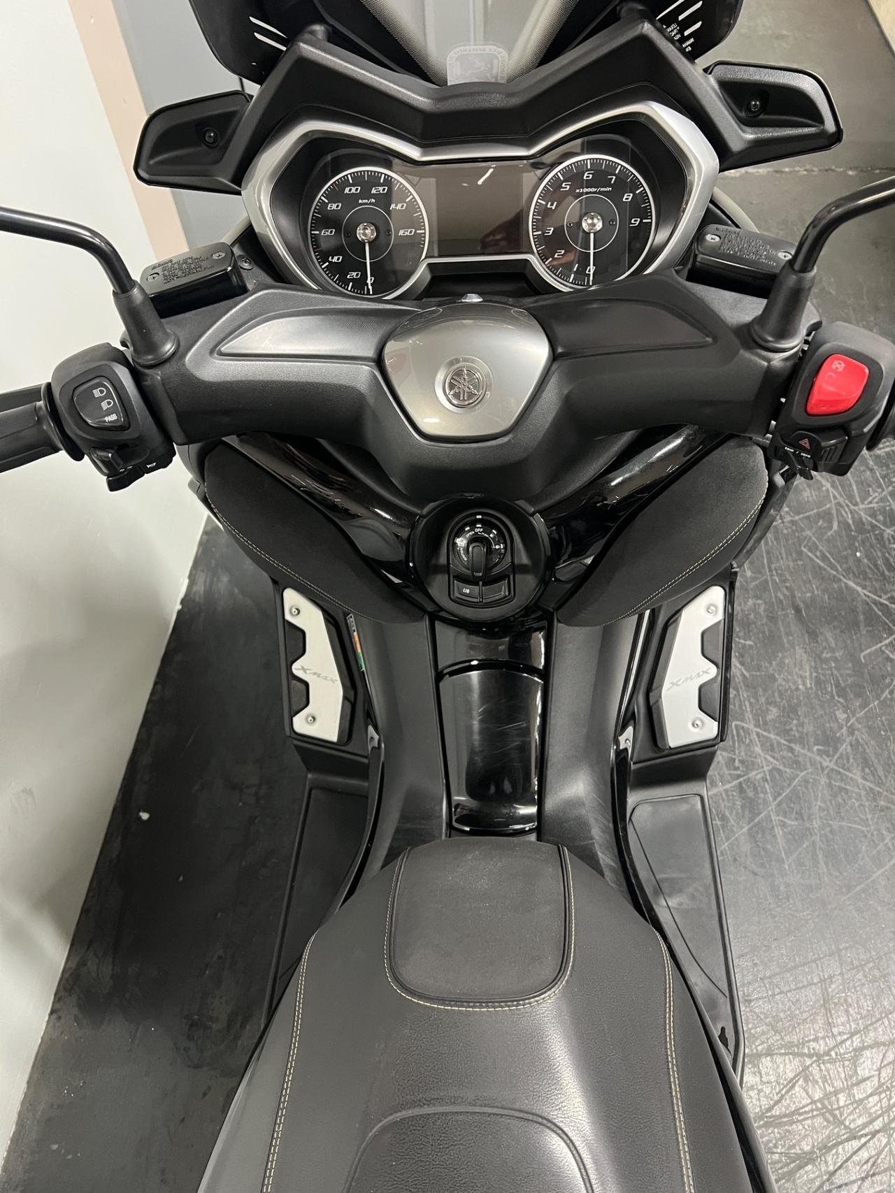 Yamaha X-Max 300 Tech max