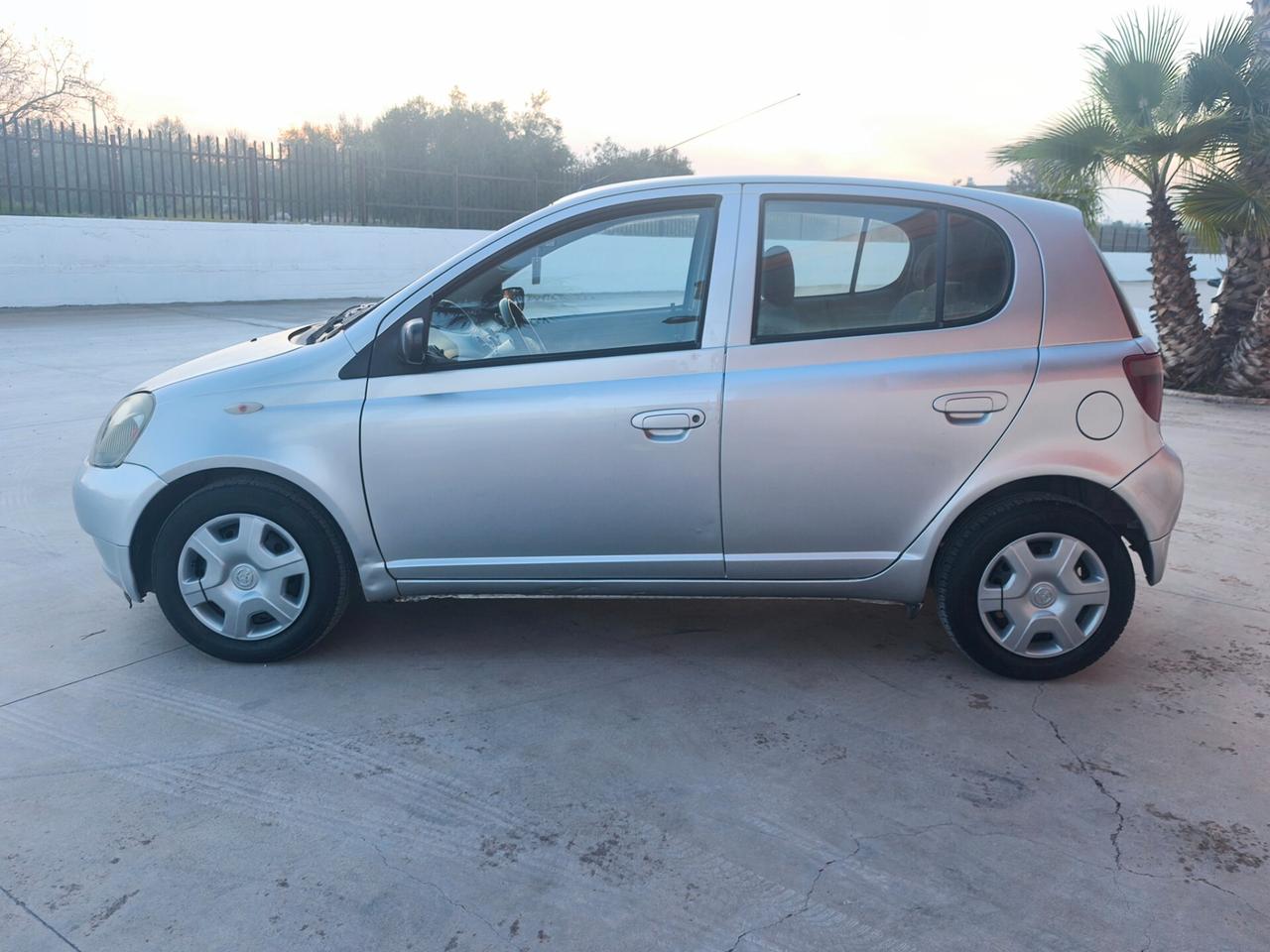 Toyota Yaris 1.0i 16V cat 5 porte