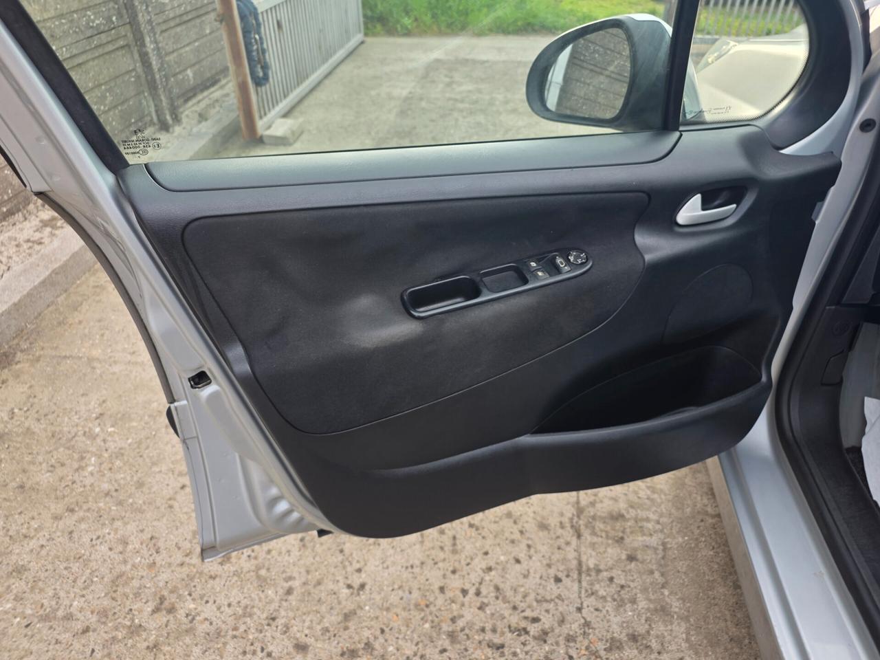 Peugeot 207 1.6 HDi 90CV 5p. XS