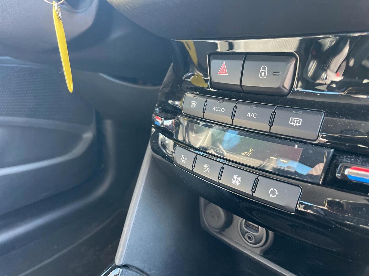 Peugeot 2008 BlueHDi 100 Black Matt