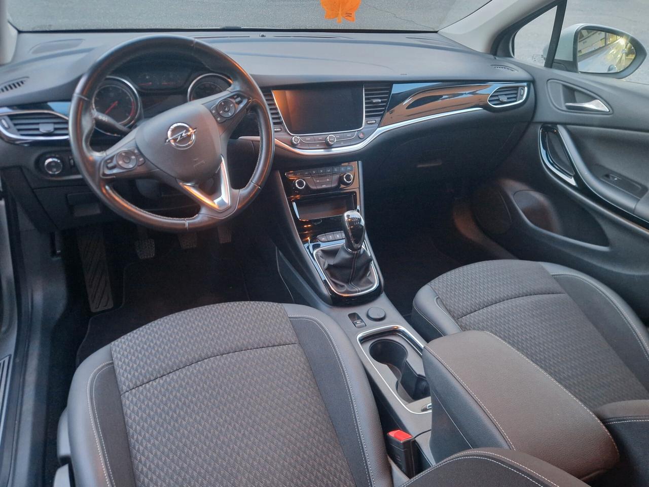 Opel Astra 1.4 Turbo 110cv Innovation 59 mila km Opel Astra 1.4 Turbo 110cv Innovation 59 mila km Metano