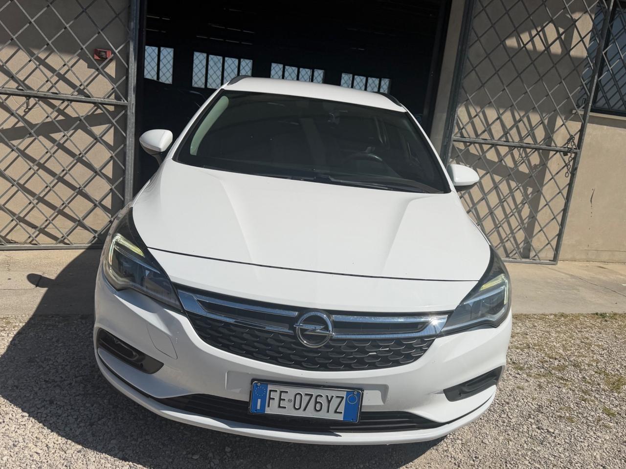 Opel Astra 1.6 CDTi Sports Tourer Cosmo