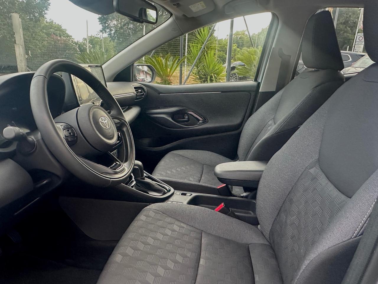 Toyota Yaris 1.5 Hybrid 5 porte Trend 2500 km! Full optional Nessun obbligo finanziario Permute