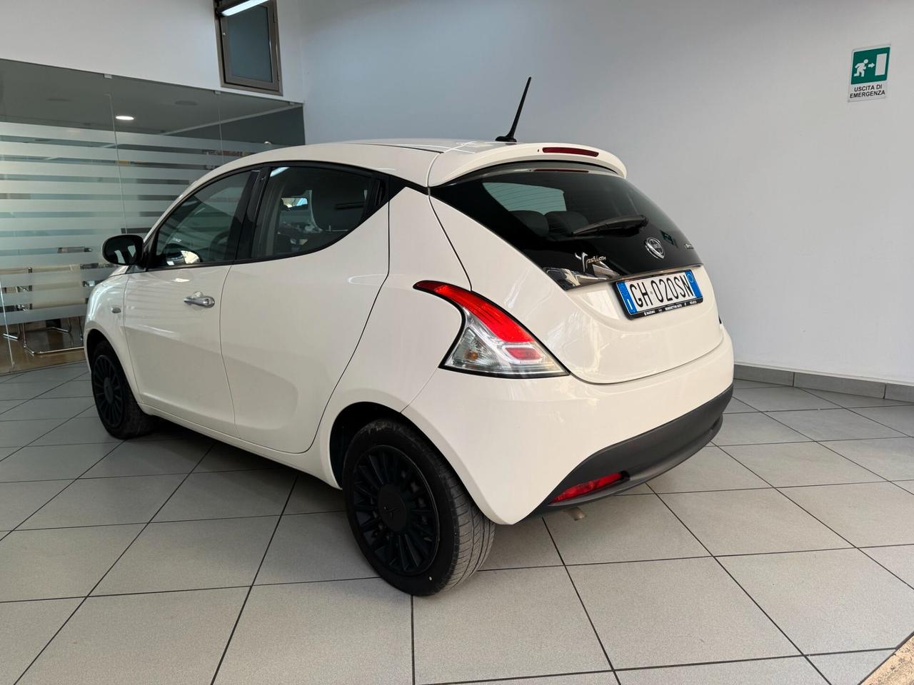 Lancia Ypsilon 1.0 FireFly 5 porte S&S Hybrid Ecochic Silver 2022