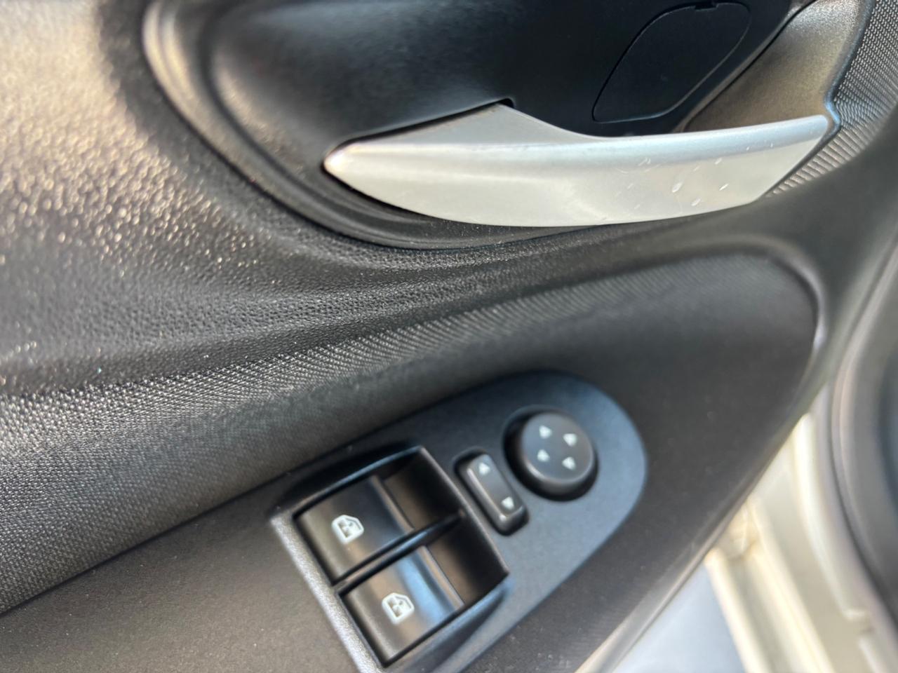 Fiat Punto 1.3 MJT II 75 CV 5 porte Virgin Radio