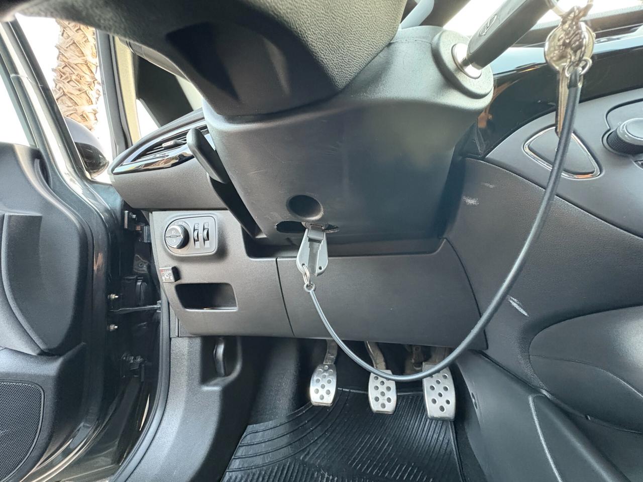 Opel Corsa 1.2 5 porte Black Edition GPL