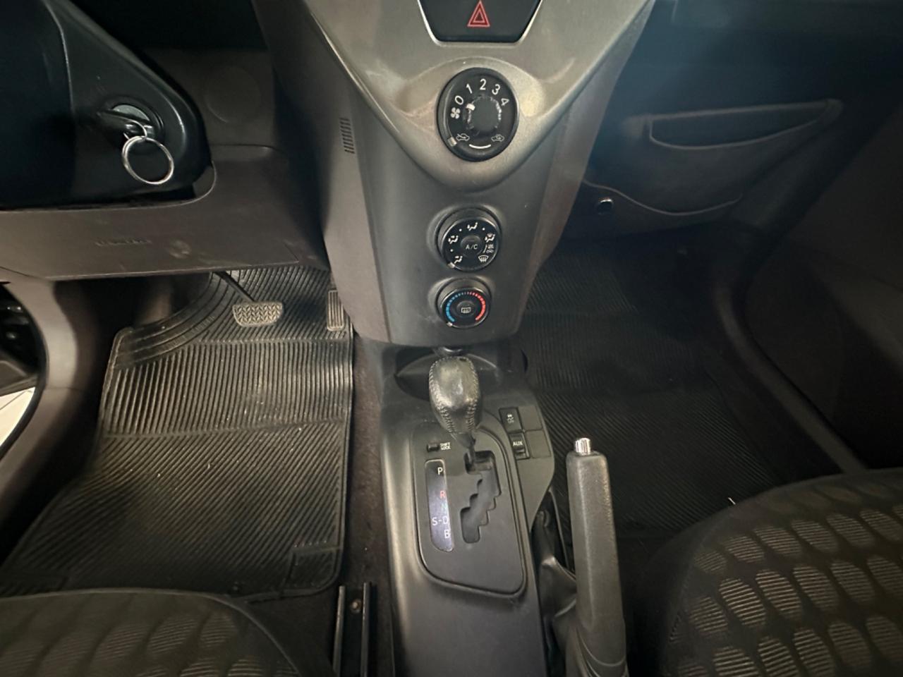 Toyota iQ 1.0 Sol