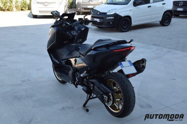 YAMAHA T-Max 560 Tech Max akrapovic