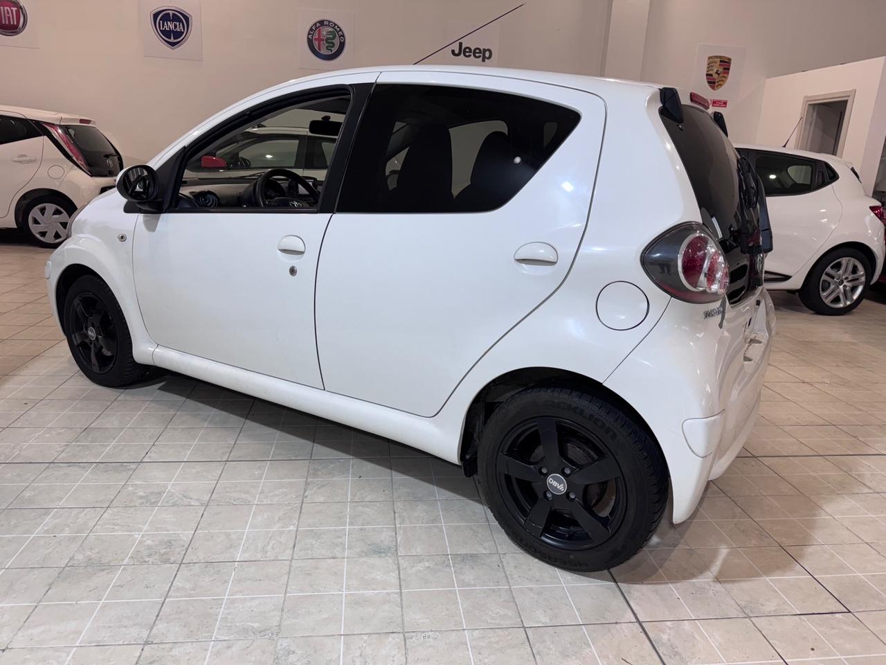 Toyota Aygo 1.0 12V VVT-i 5 porte Now Connect