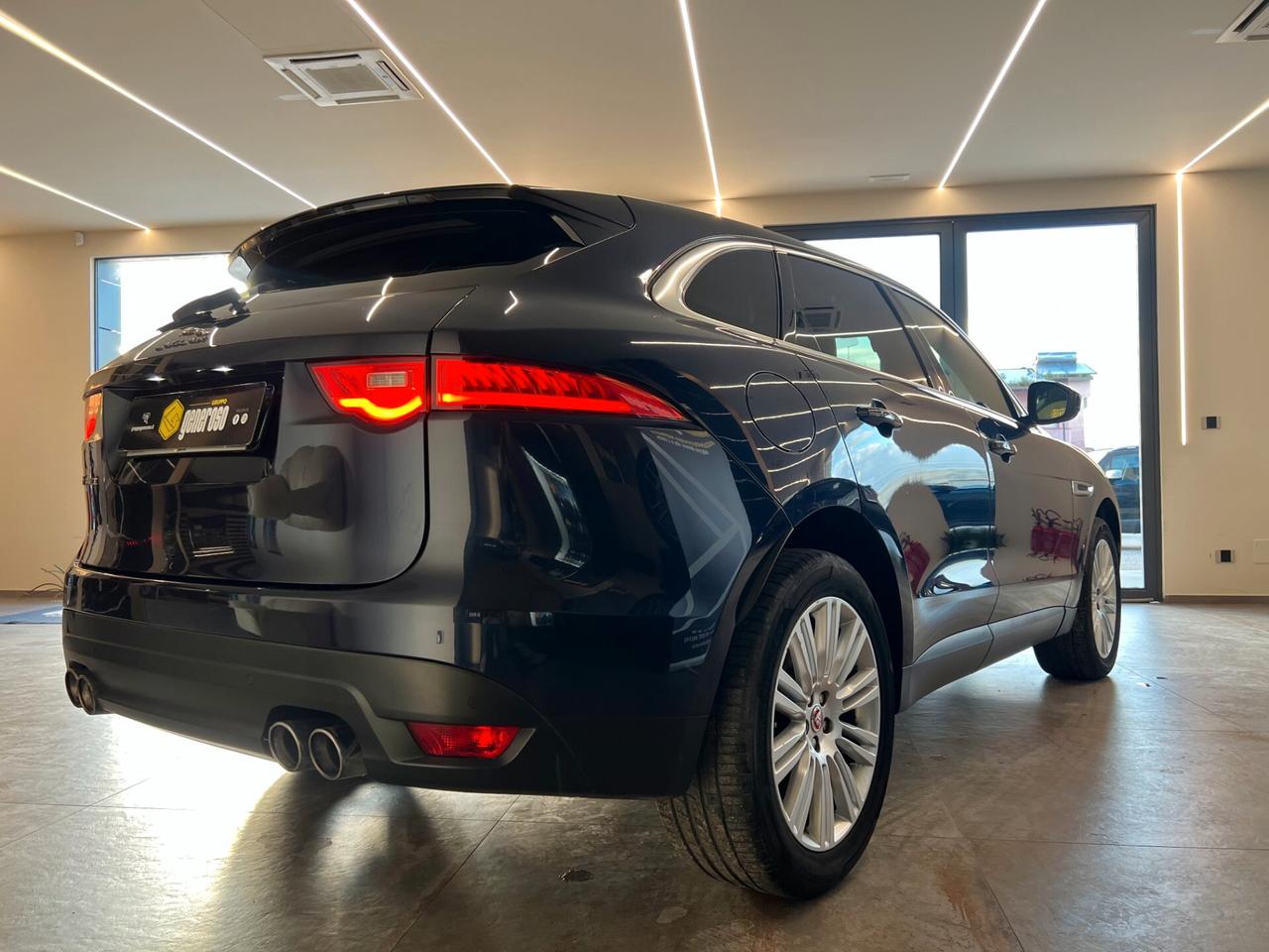 Jaguar F-Pace 2.0 D 180 CV Portfolio