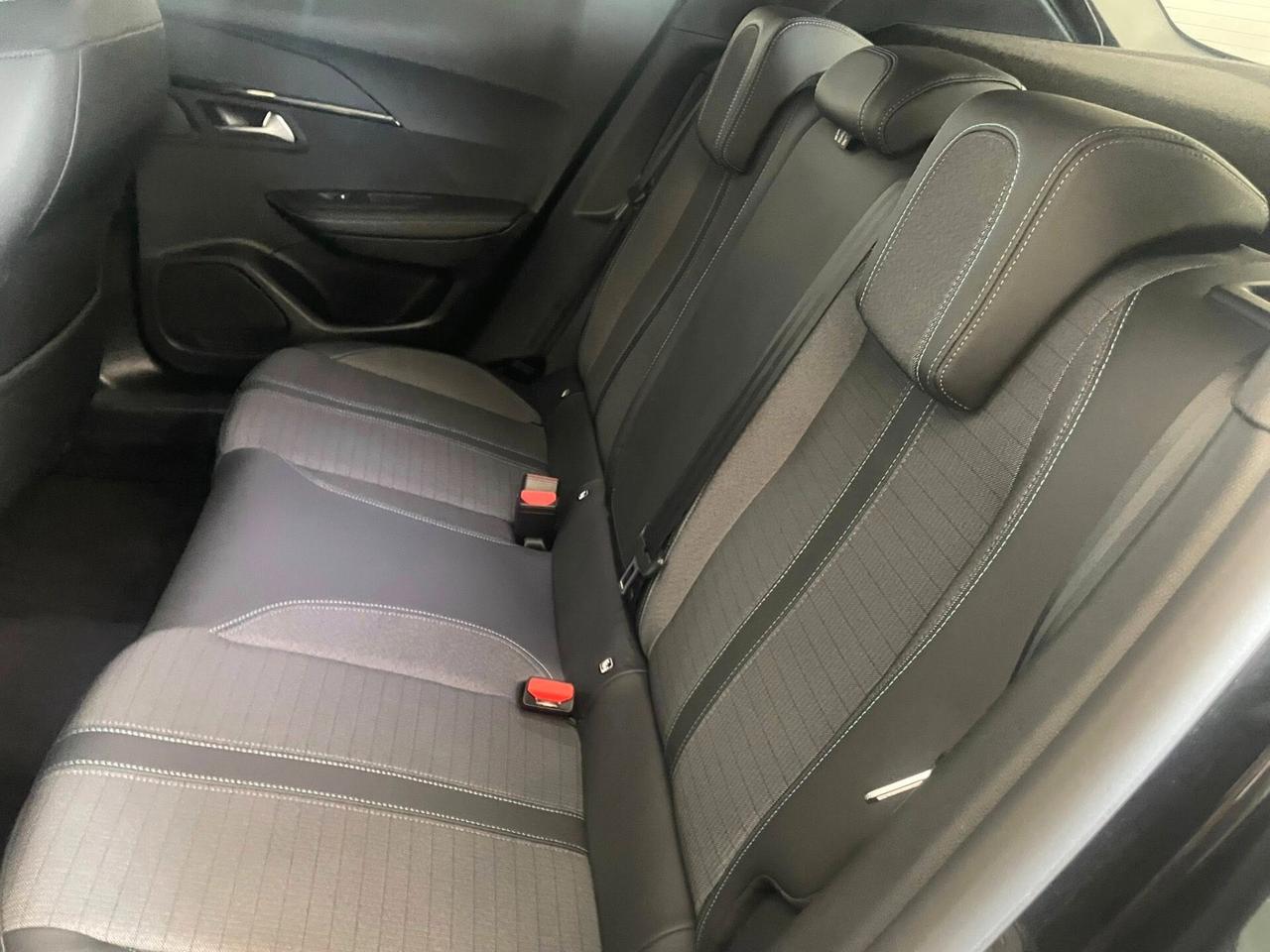 Peugeot 2008 motore elettrico 136 CV Allure